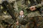 31. 5. - Německý prezident Horst Köhler nečekaně odstoupil ze své funkce. Rezignoval kvůli kritice svých výroků v souvislosti s misí německé armády v Afghánistánu. Více o rezignaci německého prezidenta najdete - zde