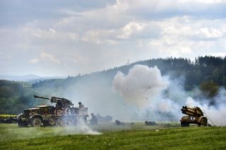 Fotografie z rekonstrukcí bitvy u Slivice. Rok pořízení 2002 - 2017