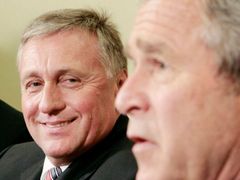 Just like buddies (Mirek Topolánek and George W. Bush)
