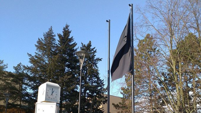 Černá vlajka před ostravskou nemocnicí