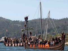 Vikingové a jejich lodě (ilustrační foto).