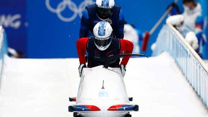 Dvojbob pilotovaný Dominikem Dvořákem na zimní olympiádě