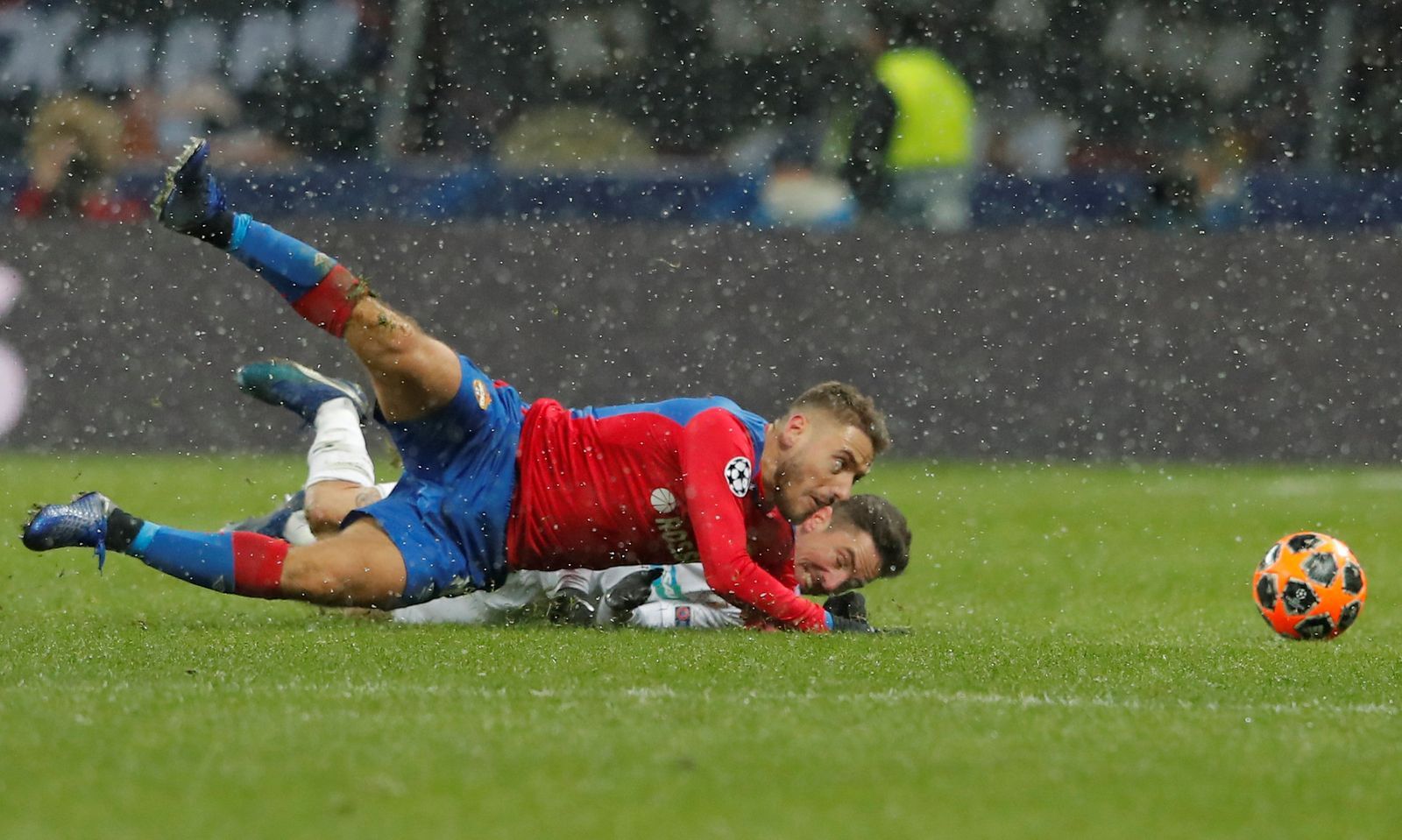 fotbal, Liga mistrů 2018/2019, CSKA Moskva - Viktoria Plzeň, Nikola Vlašič a Milan Petržela