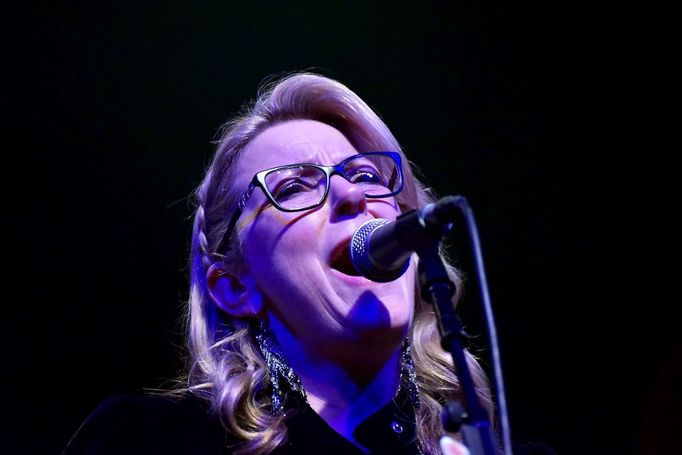 Snímek z koncertu Tedeschi Trucks Bandu.