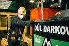 Horníci vyvezli symbolický poslední vozík uhlí z Dolu Darkov
