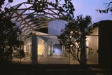 Silver Hut (house), 1982-1984 (Rebuilt 2006-2011 pro Toyo Ito Museum) Nakano-ku, Tokio, Japonsko  Architekt: Toyo Ito, Toyo Ito & Associates Architects
