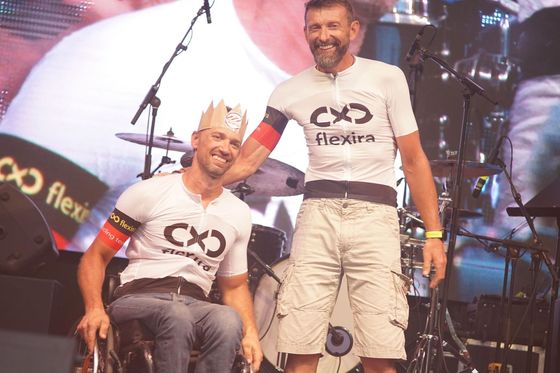 Miloš Bauer se stal prvním handbikerem, který dokončil 2222 km / 111 hodin ve dvoučlenném týmu. Na kole na ruční pohon najel 750km.