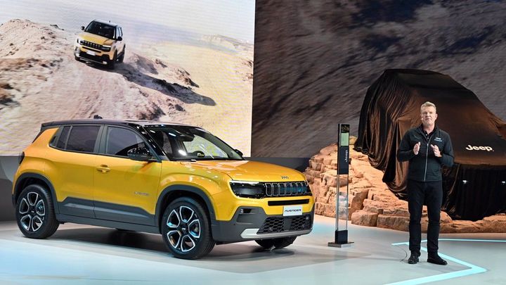 Úpadek autosalonů pokračuje. Výstaviště v Paříži zeje prázdnotou; Zdroj foto: Profimedia.cz