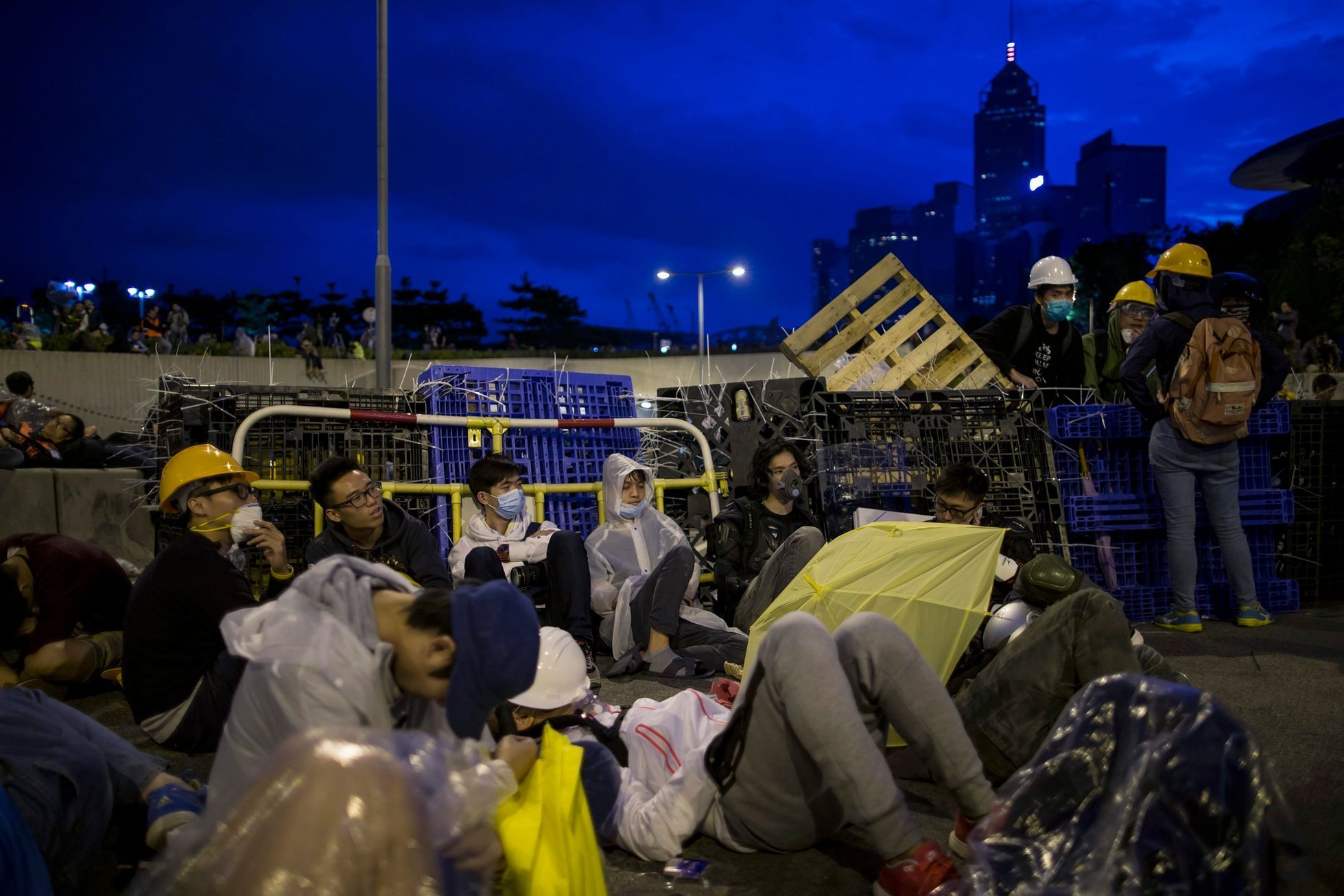 Střety demonstrantů s policisty v Hongkongu - 1. prosince