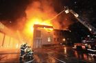 Požár domu v německém Duisburgu skončil tragédií. Zemřeli dva lidé včetně dítěte