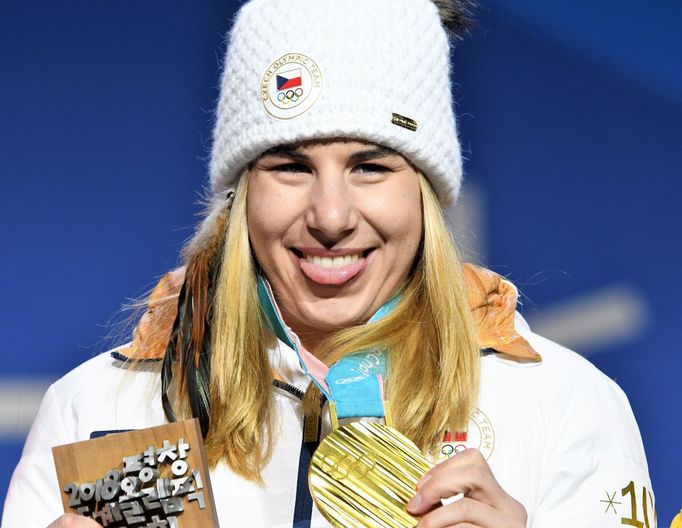 Ester Ledecká se zlatou medailí ze super-G na ZOH 2018