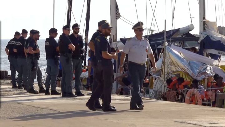 Migranti z lodi Alex už jsou na Lampeduse. Další loď čeká na povolení Malty
