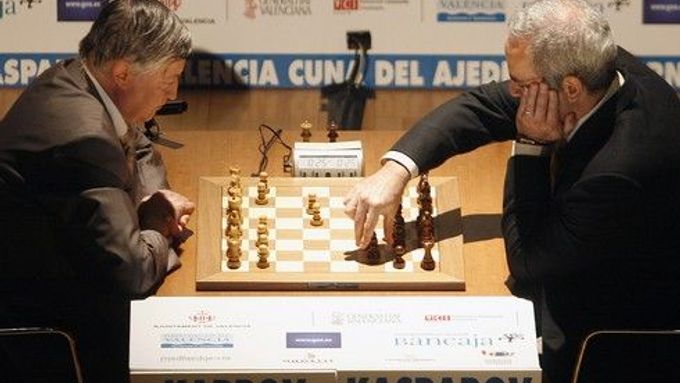 Legendární zápas Karpov-Kasparov po 25 letech.