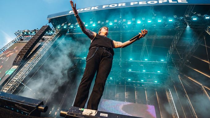 Papa Roach měli na Rock for People úspěch mimo jiné s coververzí skladby Firestarter od kapely The Prodigy. Foto: Petr Klapper