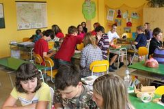 Romové se ve vzdělávání setkávají se segregací a diskriminací. 15 % jich je ve zvláštních školách