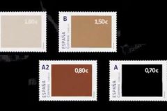 Španělská pošta čelí kritice za protirasistické známky. Světlé jsou dražší než tmavé