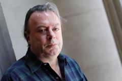 Zemřel britsko-americký novinář Christopher Hitchens