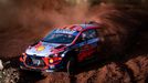 Thierry Neuville v Hyundai během Turecké rallye 2020