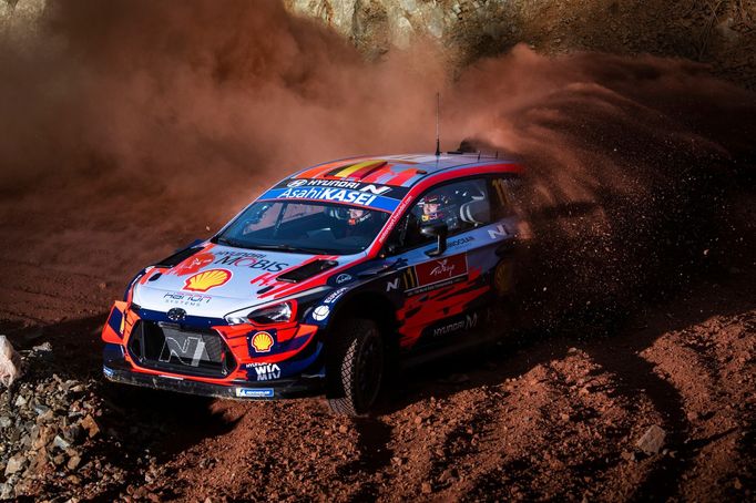 Thierry Neuville v Hyundai během Turecké rallye 2020