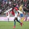 Peter Olayinka slaví v zápase 22. kola Slavia - Opava