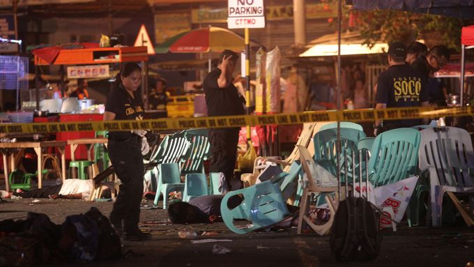 Snímky z tržiště v Davao po pátečním výbuchu.
