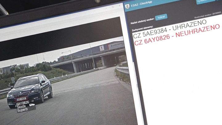 Řidiče bez digitální známky bude nahánět policie. Počítače dají pokuty až v roce 2023