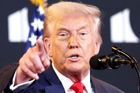 Jak se v pátek vyspí Donald Trump? Odpočinek mu příliš nehrozí, celý tým USA připravuje strategii na klíčové jednání v Anchorage. Trump zatím komentuje situaci jen stručně, všichni tak čekají na pátek.