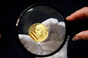 Foto: Obamova návštěva ČR má svoji pamětní medaili
