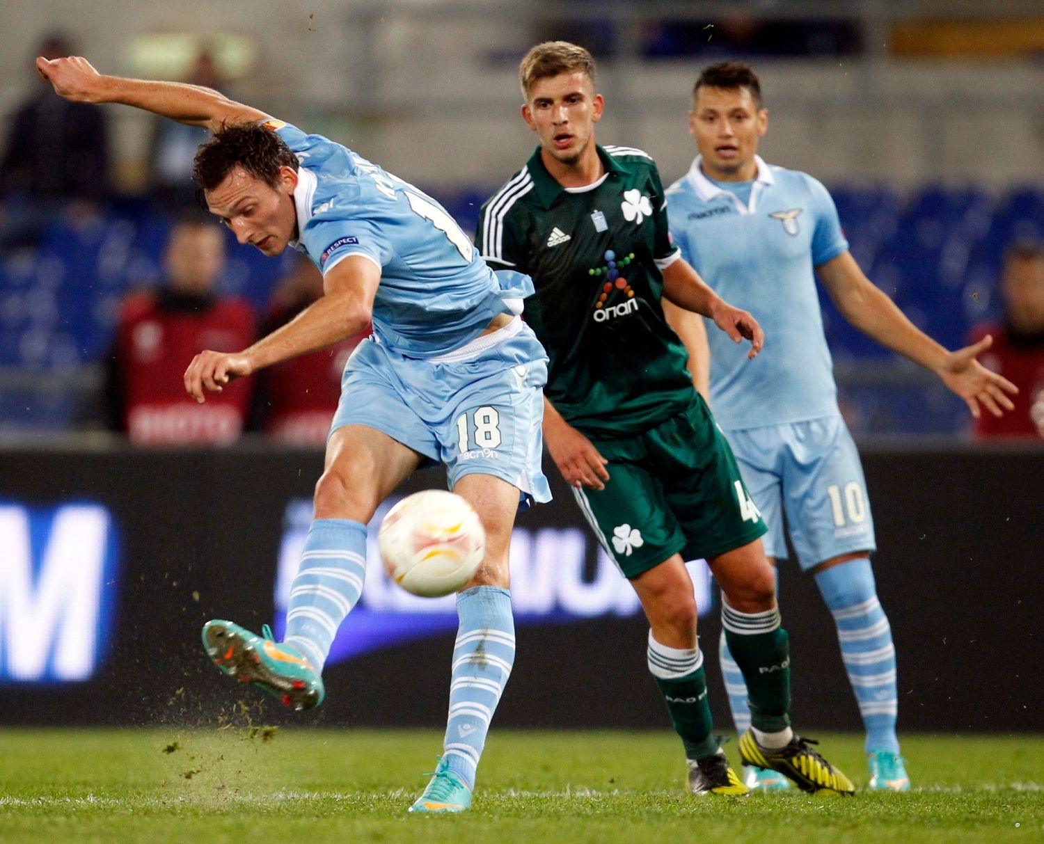 Fotbalista Lazia Řím Libor Kozák v utkání proti Panathinaikosu v Evropské lize 2012/13.