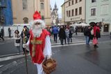 Mikuláš v ulicích Prahy. Advent v plném proudu.