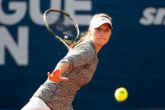 Živě: Supertalent Vondroušová v Bielu vystavila stopku makedonské tenistce a slaví postup