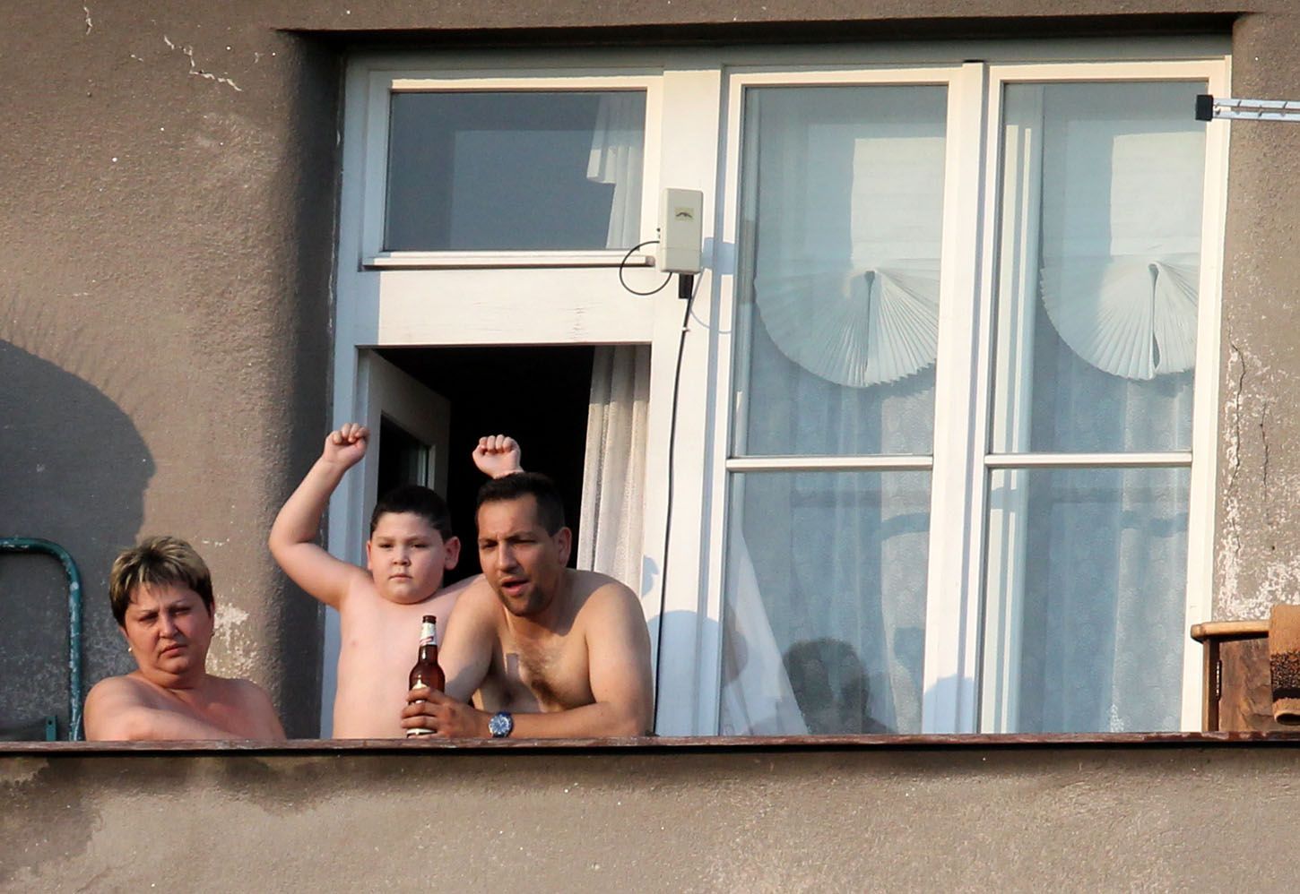 SL, Bohemians-Sparta: fanoušci v okně