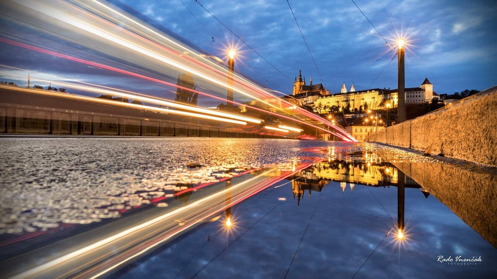 Radoslav Vnenčák: Praha v zrcadle