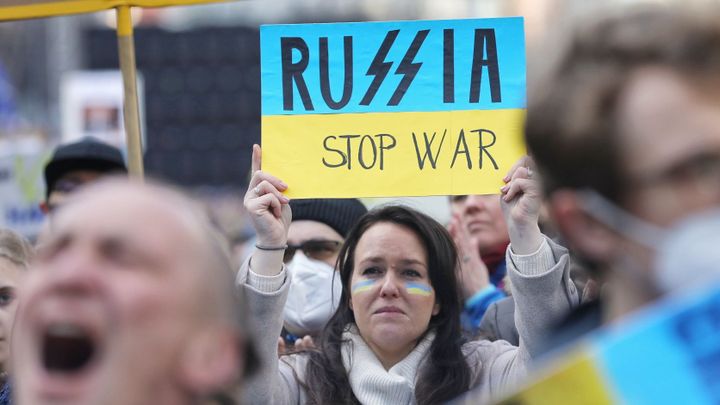 Foto: Demonstrace v Praze se zúčastnilo na 80 tisíc lidí, protestuje se i ve světě; Zdroj foto: Jakub Plíhal