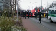 Nejméně 15 000 lidí se 19. února zapojilo v ulicích Drážďan do protestů proti demonstrativní snaze neonacistů připomenout si bombardování, označované krajní pravicí za "bombový holokaust" na Němcích