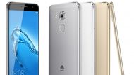 Huawei Nova/Nova Plus: Dvojice nových telefonů určených primárně pro ženy, ačkoliv to výrobce nikdy neřekne naplno, se liší velikostí a kvalitou fotoaparátu. Menší Nova má displej s úhlopříčkou 5“ a díky tenkým rámečkům se snadno ovládá i jednou (dívčí) rukou. Cena dobře vybaveného telefonu je 9990 korun za menší verzi.