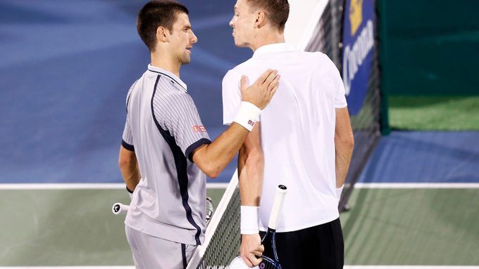 Novak Djokovič a Tomáš Berdych po finálovém utkání v Dubaji.