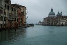 Ve město duchů se mění i Benátky. Po povodních je drtí odliv turistů kvůli koronaviru