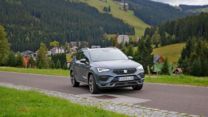 Malá ochutnávka Škody Karoq. Test omlazeného Seatu Ateca, na který se volá hola hola