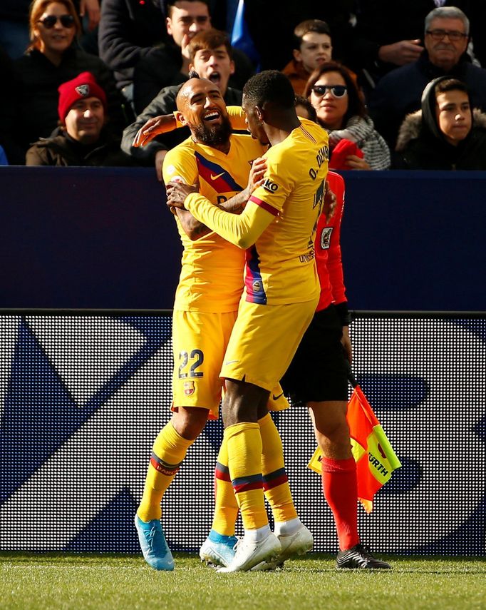 Soccer Football - La Liga Santander - Leganes v FC Barcelona - Estadio Municipal de Butarque, Leganes, Spain - November 23, 2019  Barcelona's Arturo Vidal celebrates scor