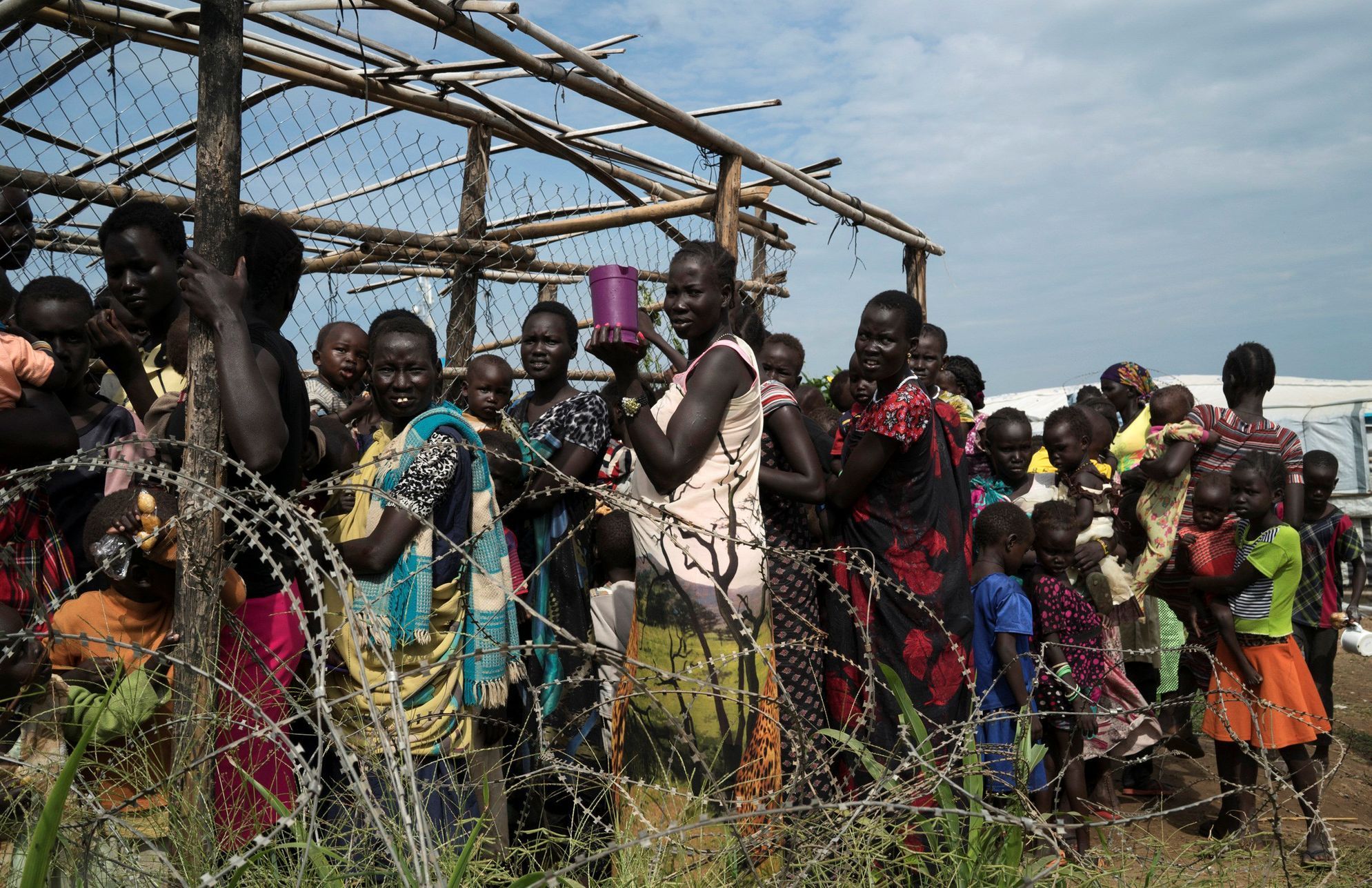 Jižní Súdán - fronty na příděl potravin