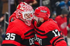 Hronek ukončil pekelnou ránou čekání na gól, je nejproduktivnějším bekem Red Wings