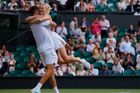 Jsi legenda, děkuji, slzel partner Siniakové. Mimořádná chvíle pak dojala Wimbledon