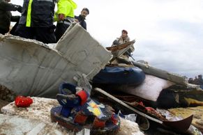 Tragédie obrazem: Letoun s 90 lidmi zasáhl blesk. Zřítil se do moře