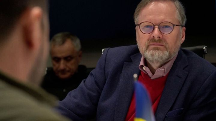 Ukrajinci bojují za evropské hodnoty a také za nás, řekl Fiala po návratu z Kyjeva; Zdroj foto: Reuters