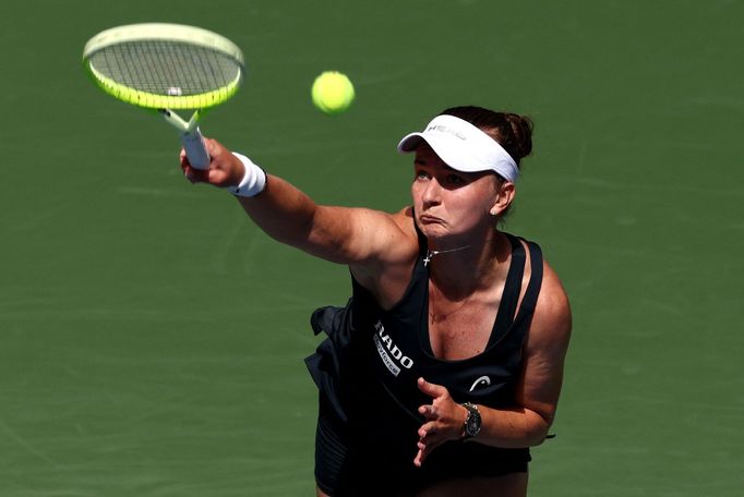 Barbora Krejčíková ve čtvrtfinále US Open proti Jessice Pegulaové