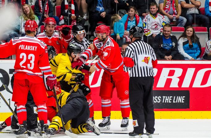 Třinec porazil doma KalPu Kuopio 6:0 a v hokejové lize mistrů postupuje - Klepiš, Polanský