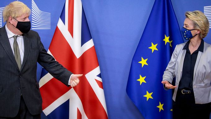 Britský premiér Boris Johnson a šéfka Evropské komise Ursula von der Leyenová v Bruselu při vyjednávání o brexitu