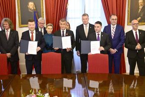 Nová aliance ve sněmovně: ANO, SPD a Motoristé startují společnou vládu