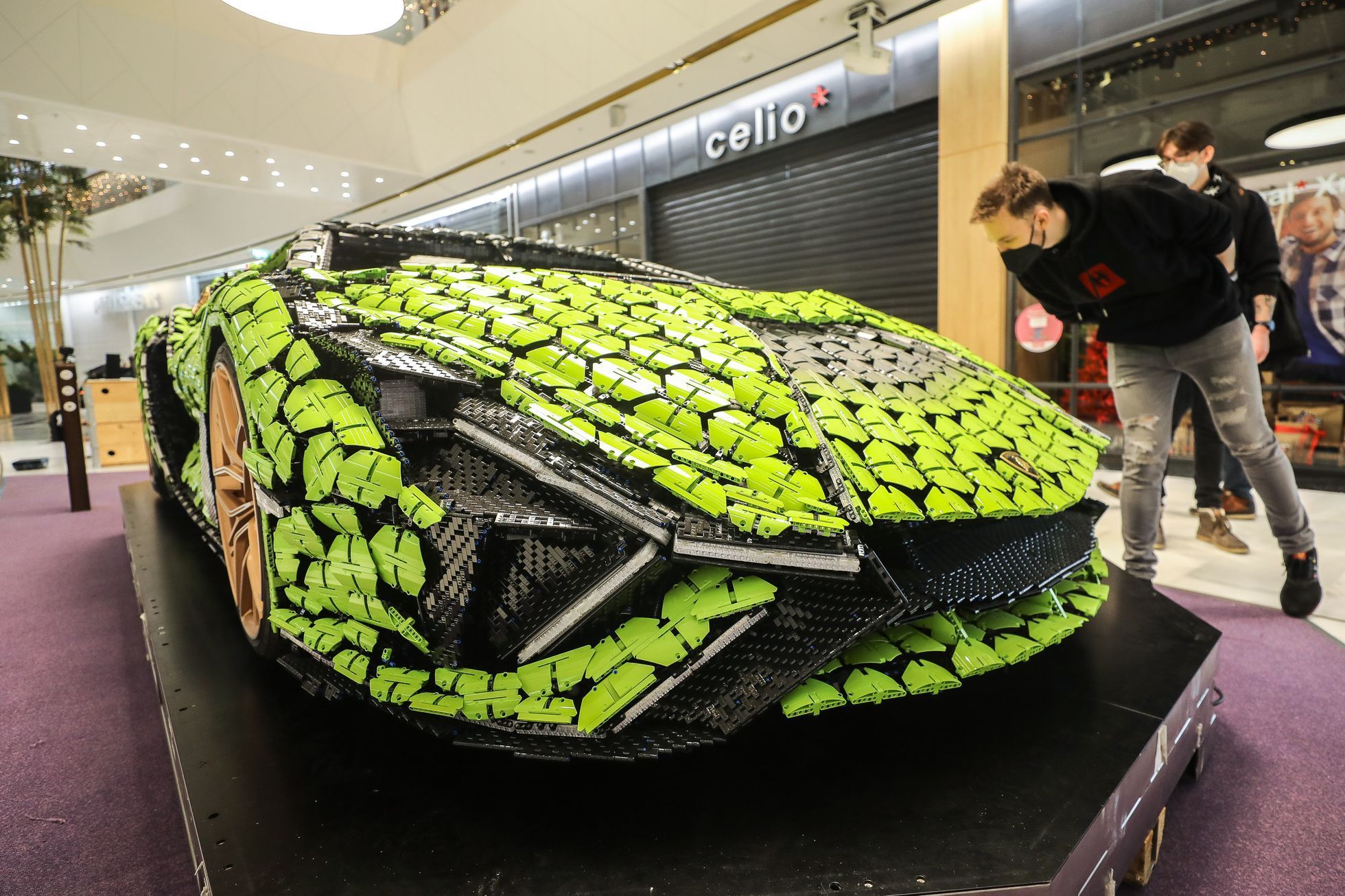 Lamborghini Sian z Lega v Obchodním centru Chodov